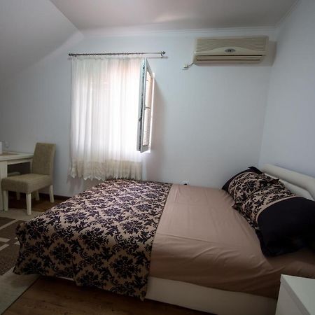 Apartments Pavicevic Tivat Ngoại thất bức ảnh